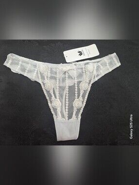 Wacoal Europe/ France Collection "Cherie" Lace Thong Panties  (Size S) NWT